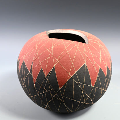 Exhibited Tsubo ー西村 俊 “線文象嵌加彩壺”