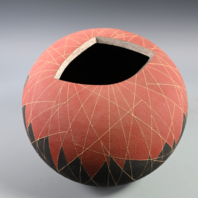 Exhibited Tsubo ー西村 俊 “線文象嵌加彩壺”