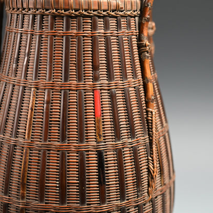 Antique Japanese Arrow Basket ー前田 竹房斎 "時代矢竹製 花籃"