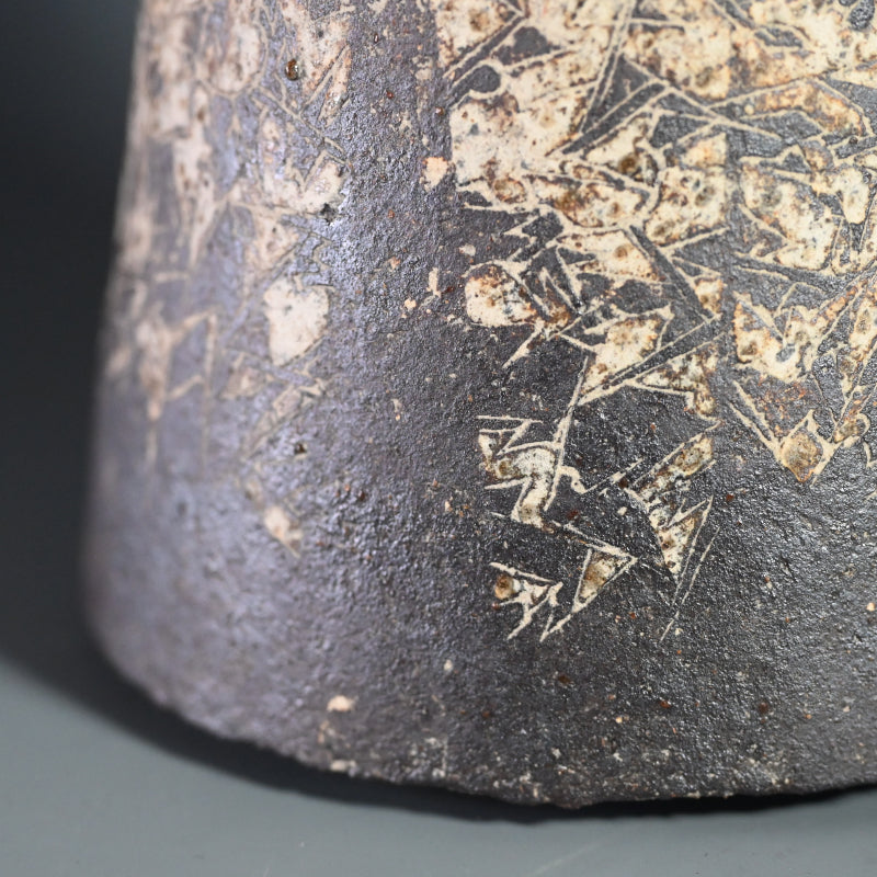 伝説のー和太守卑良による初期の花瓶「彩土杉文器」