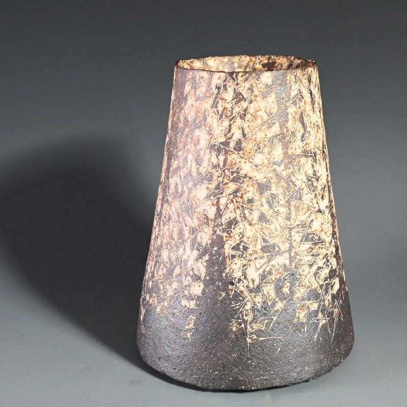 伝説のー和太守卑良による初期の花瓶「彩土杉文器」