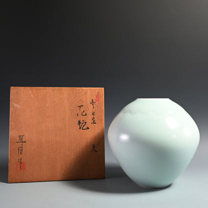 Seihakuji Vase ー"青白磁 爽 花瓶"