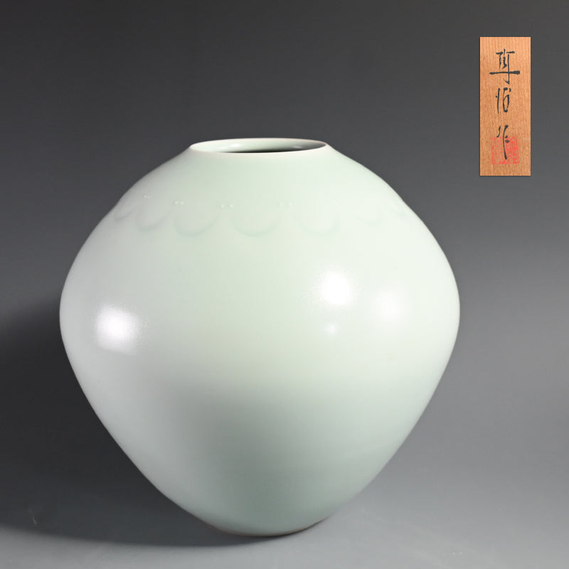 Seihakuji Vase ー"青白磁 爽 花瓶"