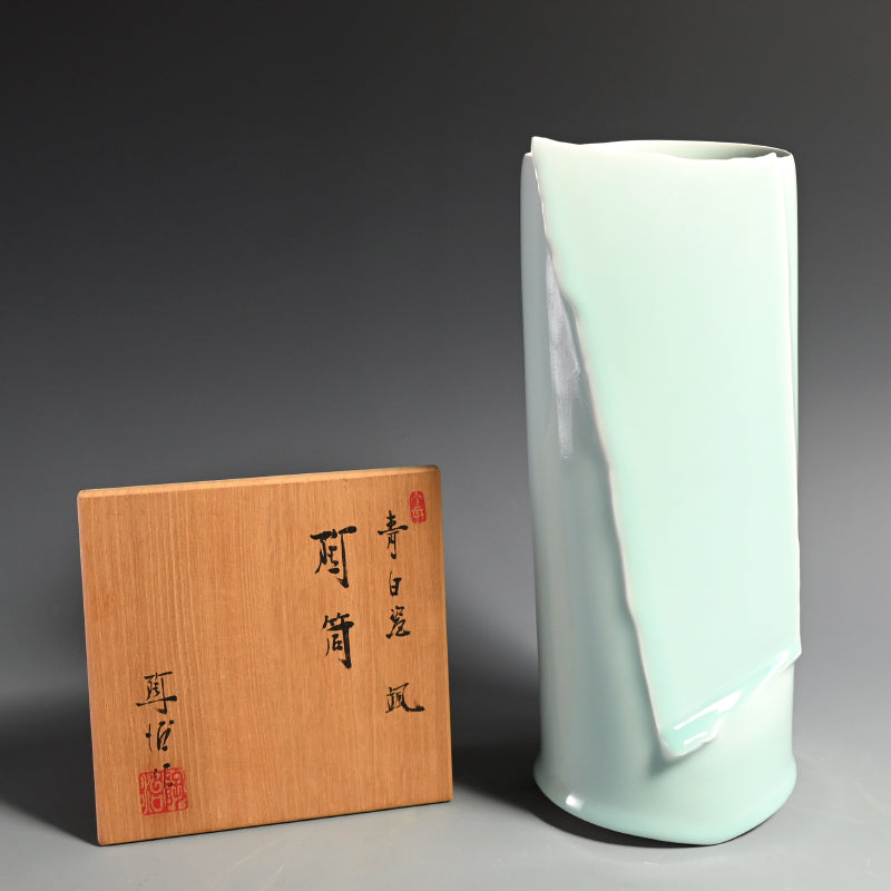 Seihakuji Vase ー"青白磁 颯 陶筒"