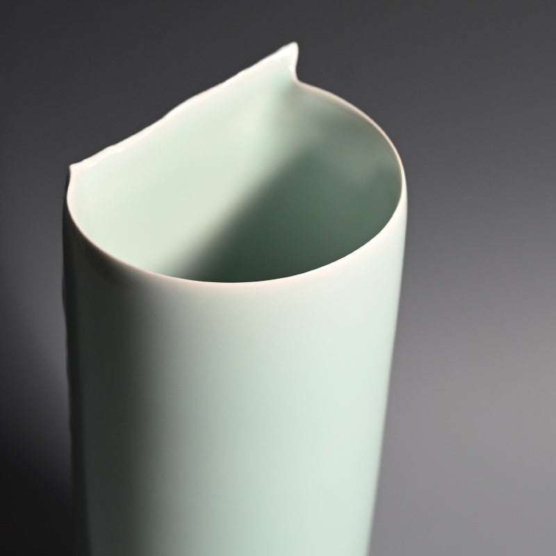 Seihakuji Vase ー"青白磁 颯 陶筒"