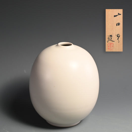 Sodeisha Artist Yamada Hikaru Tsubo ー山田 光 “白釉 壺”