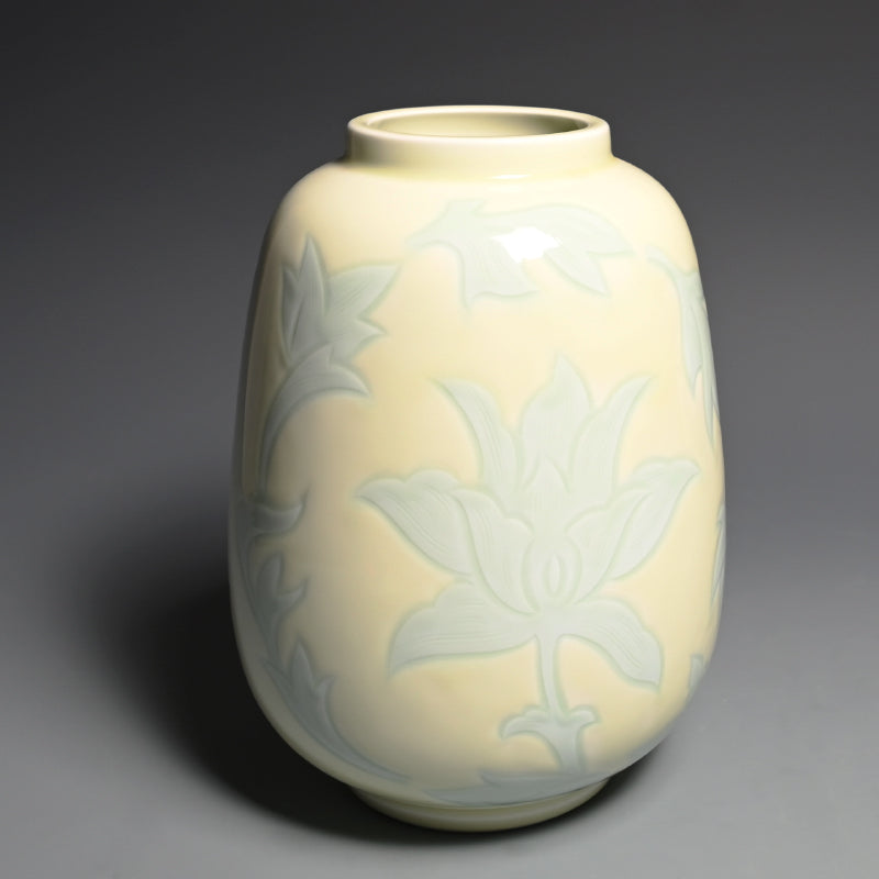 人間国宝 井上萬二作 花瓶「黄緑釉彫文」