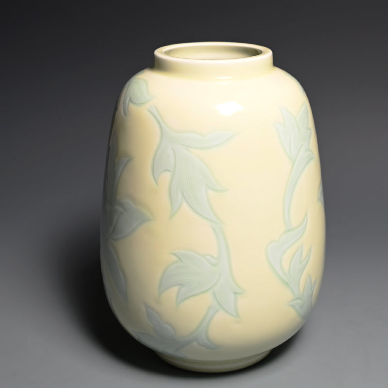 人間国宝 井上萬二作 花瓶「黄緑釉彫文」