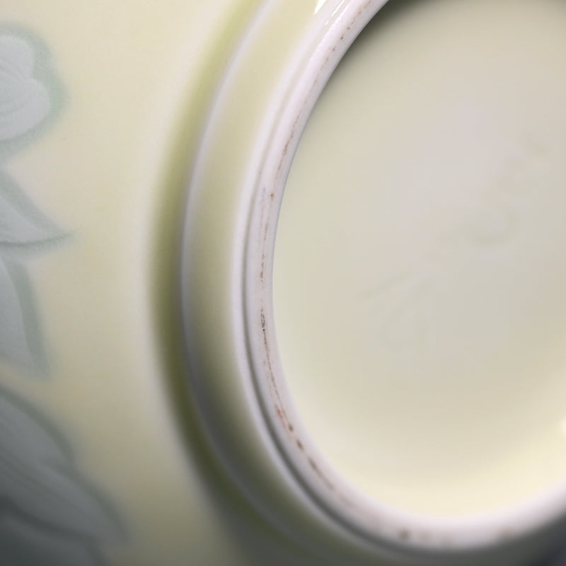 人間国宝 井上萬二作 花瓶「黄緑釉彫文」