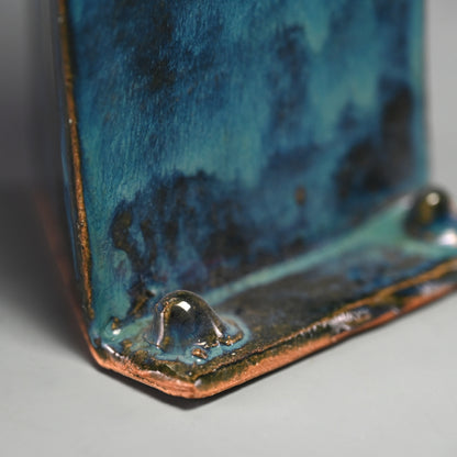 Signature Blue Flower vase ー熊倉 順吉 “美蝶藍 花の器”
