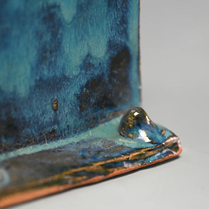 Signature Blue Flower vase ー熊倉 順吉 “美蝶藍 花の器”