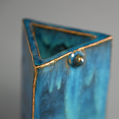 Signature Blue Flower vase ー熊倉 順吉 “美蝶藍 花の器”