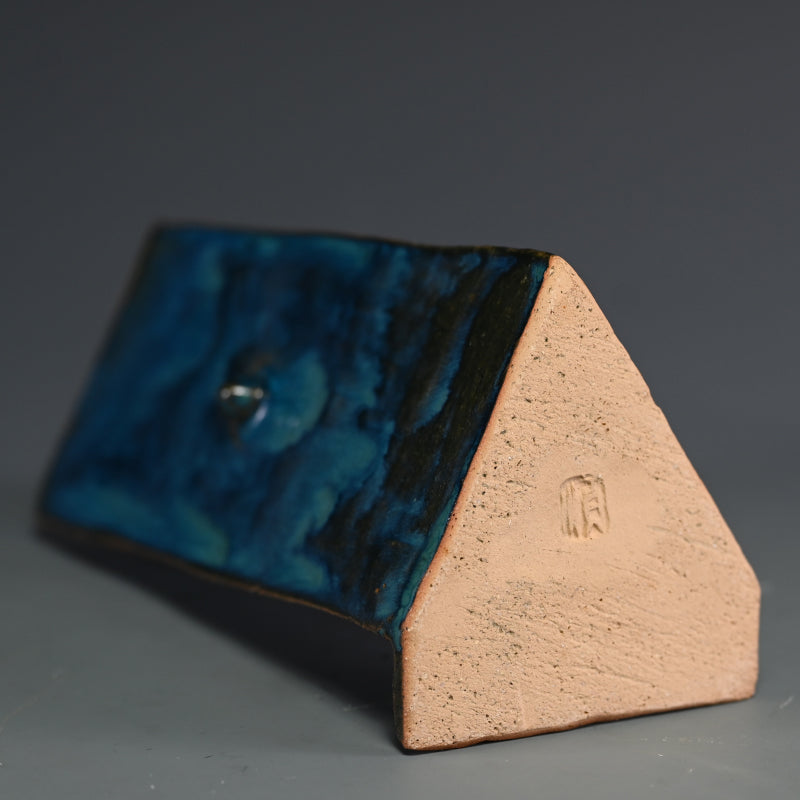 Signature Blue Flower vase ー熊倉 順吉 “美蝶藍 花の器”