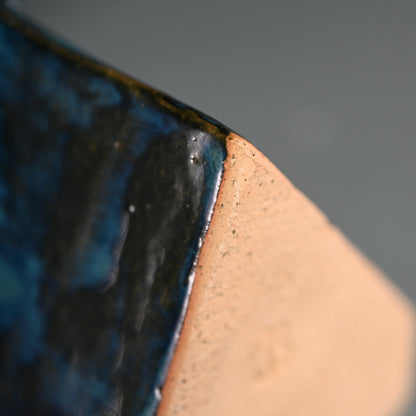 Signature Blue Flower vase ー熊倉 順吉 “美蝶藍 花の器”