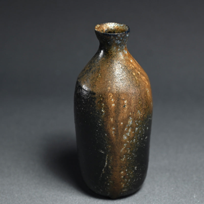 Black Bizen Tokkuri Sake Flask ー伊勢崎 晃一朗 "黒徳利"