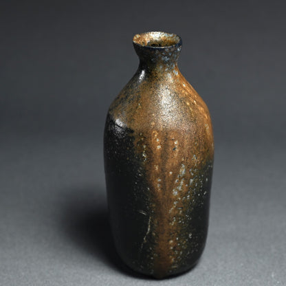 Black Bizen Tokkuri Sake Flask ー伊勢崎 晃一朗 "黒徳利"