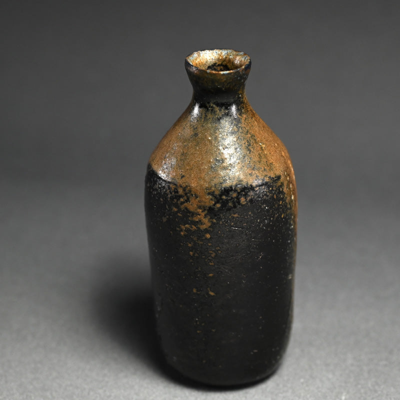 Black Bizen Tokkuri Sake Flask ー伊勢崎 晃一朗 "黒徳利"