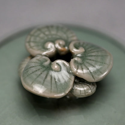 Kozan Unkaku Celaodn Koro Incense Burner ー宮川 (真葛) 香山 "雲鶴 青磁釉 香爐"