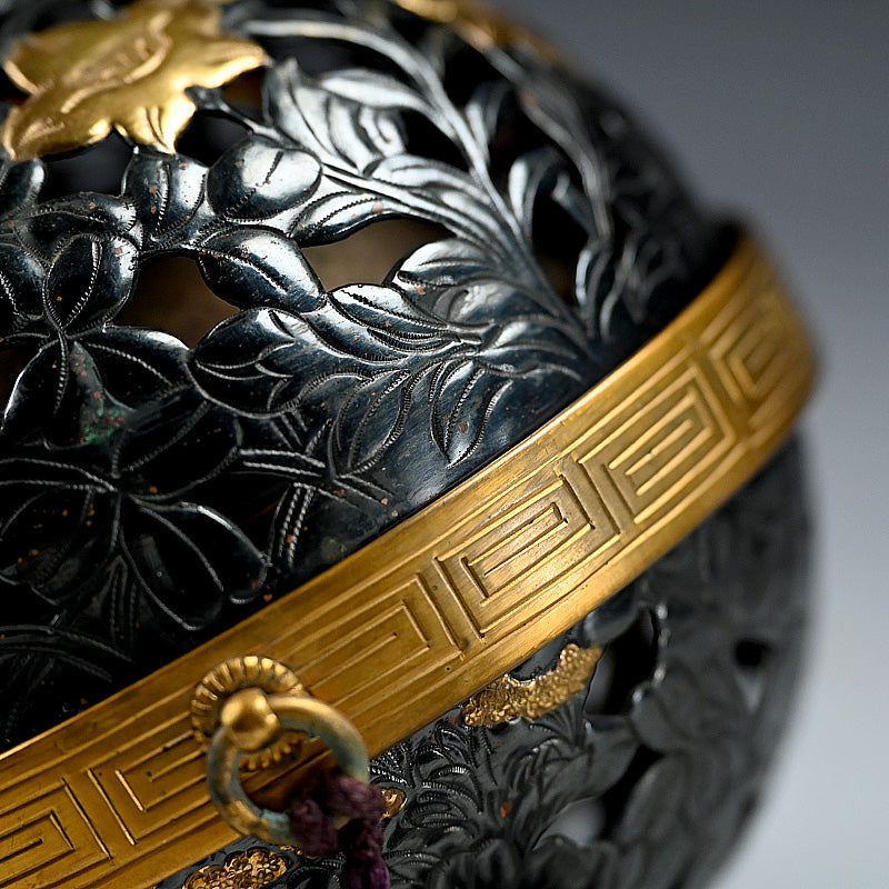 Antique Autumn Grasses Tsurikoro Incense Burner