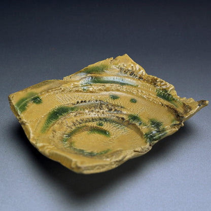 Brilliant Yellow Glazed Swirling Dish ―"黄瀬戸渦巻紋四方皿"