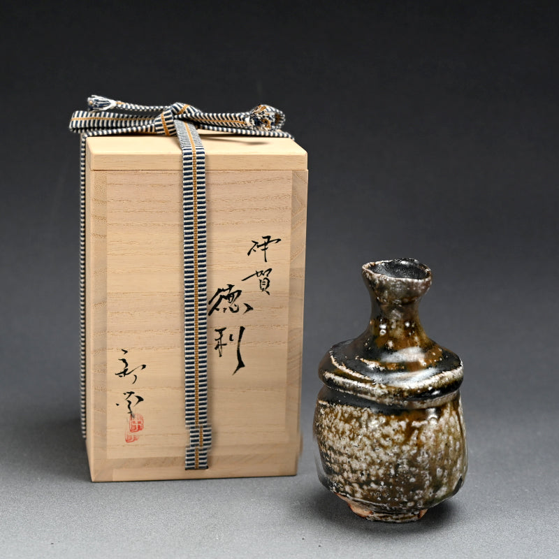 Viscuous Black Iga Tokkuri ー新 学 "伊賀 徳利"