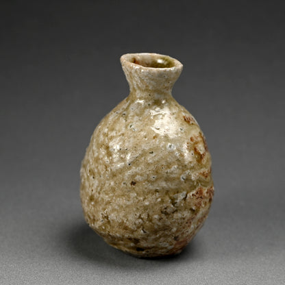 Shigaraki Ash Glazed Tokkuri Sake Flask ー古谷 剛敏 "信楽自然釉 徳利"