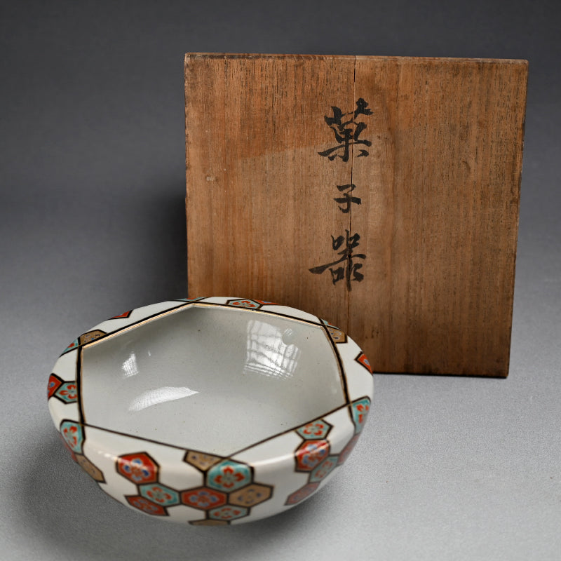 Antique Japanese Ninsei Bowl ー真葛香山 "亀甲模様 菓子器"