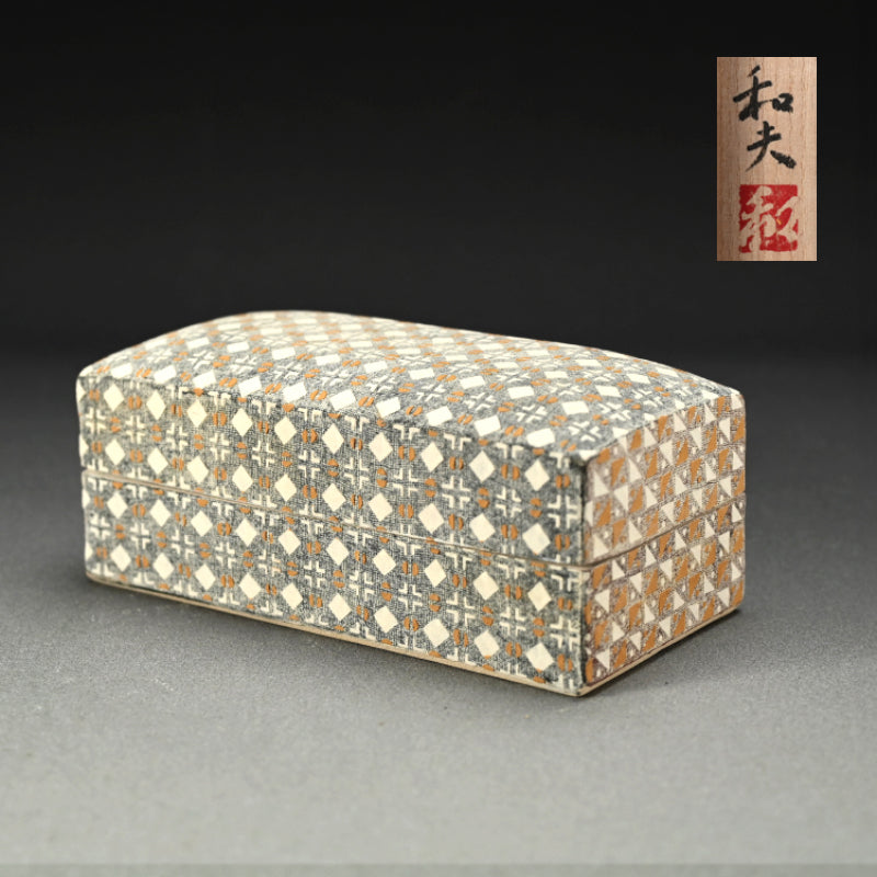 陶箱 ー山路和夫「剪紙繋型文陶筥」出品