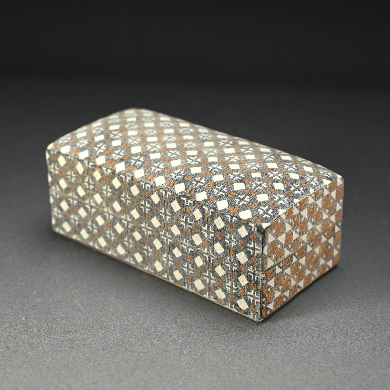 陶箱 ー山路和夫「剪紙繋型文陶筥」出品