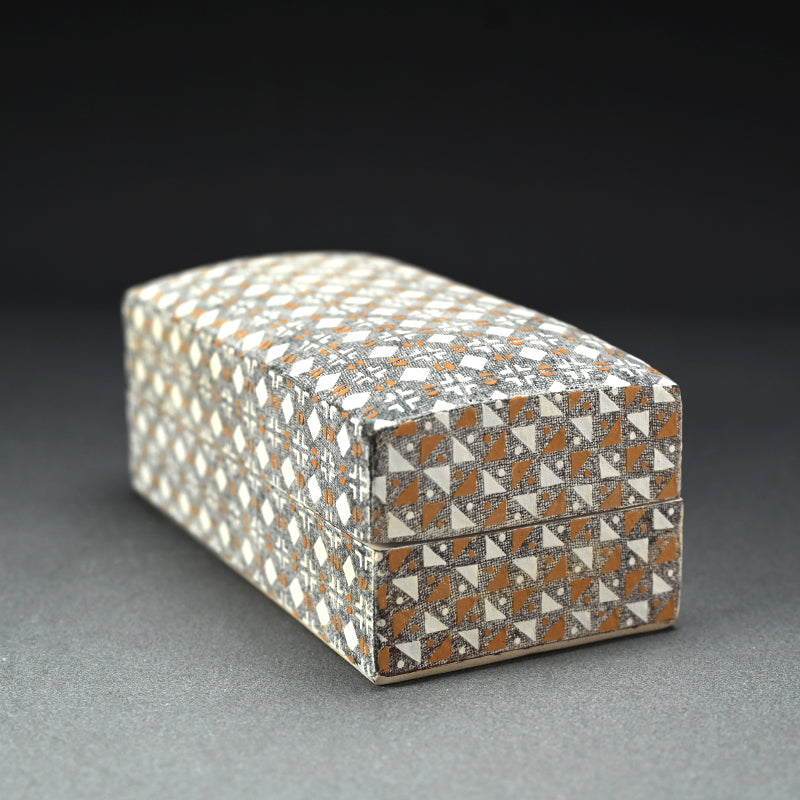 陶箱 ー山路和夫「剪紙繋型文陶筥」出品