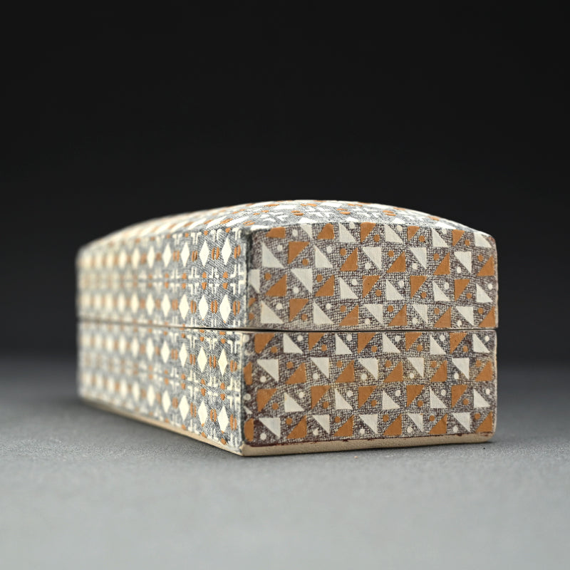 陶箱 ー山路和夫「剪紙繋型文陶筥」出品