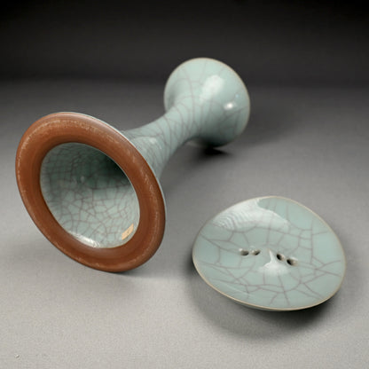 Exquisite Tall Celadon Koro ー浦口 雅行 "青瓷香爐"