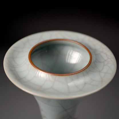 Exquisite Tall Celadon Koro ー浦口 雅行 "青瓷香爐"