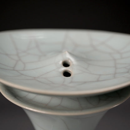 Exquisite Tall Celadon Koro ー浦口 雅行 "青瓷香爐"