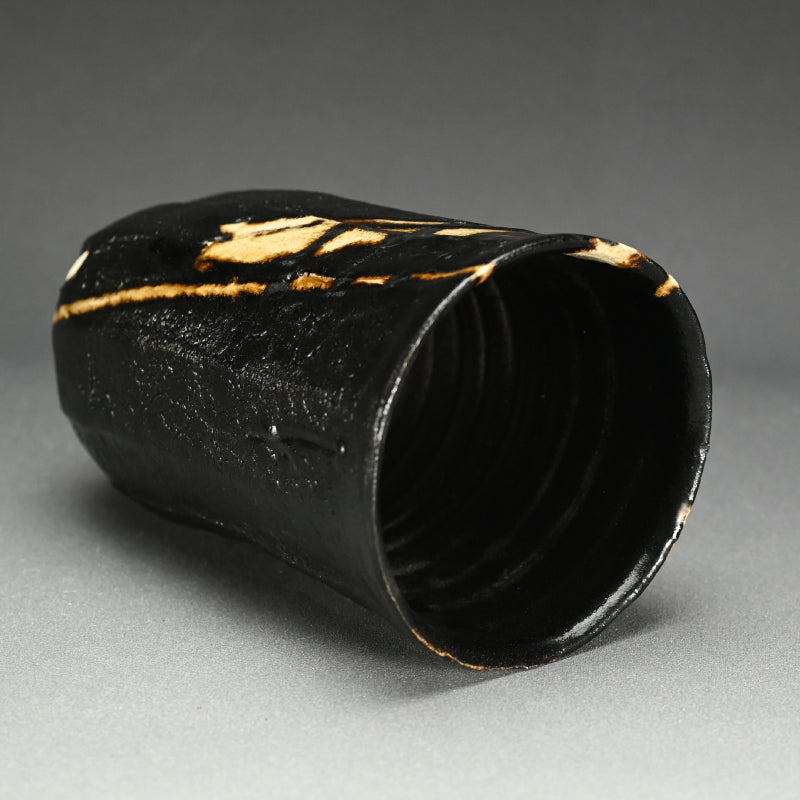 Contemporary Kuro-Oribe Vase ー林 恭助 "黒織部 花入"