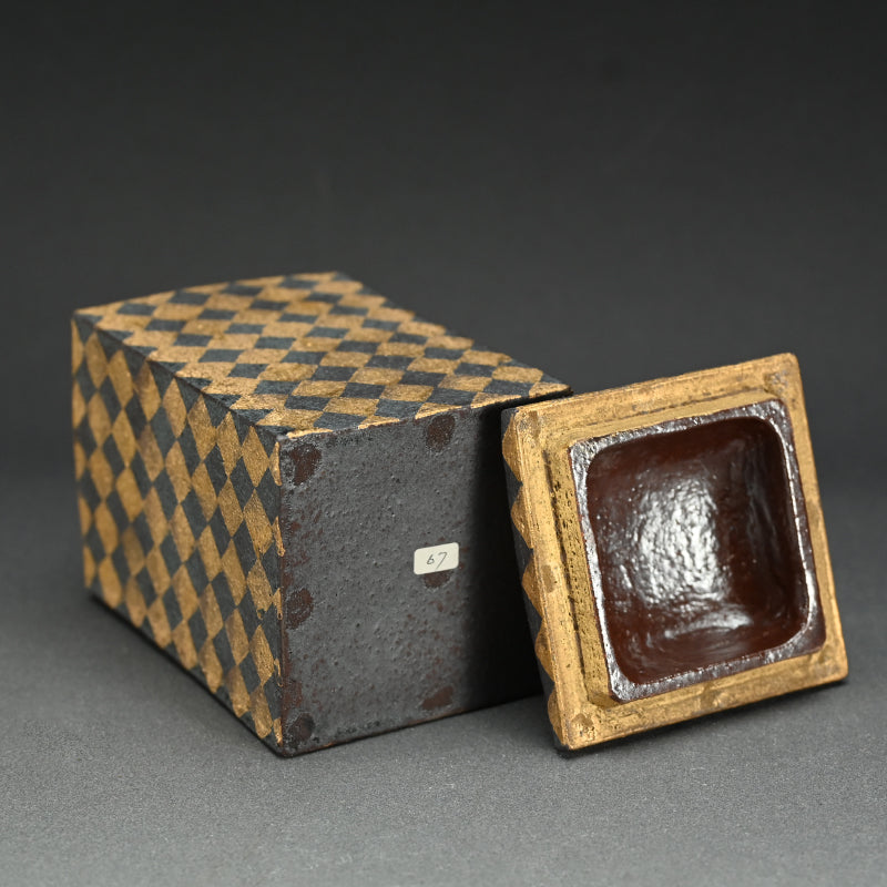 Gold and Black Geometric Ceramic box ー山本 教行 "金彩陶角筥"