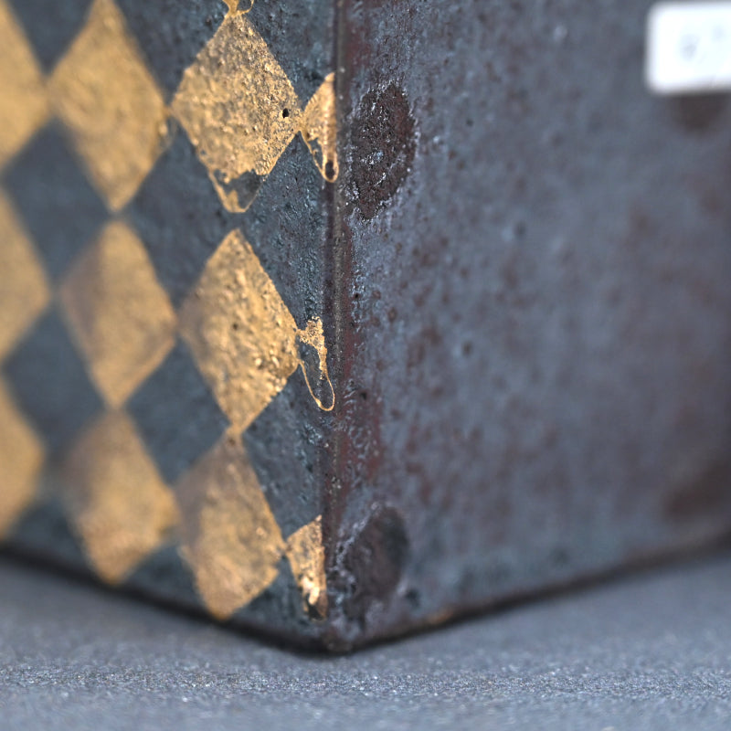Gold and Black Geometric Ceramic box ー山本 教行 "金彩陶角筥"