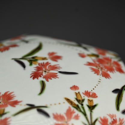 女性作家 ー森恵子のカラフルな磁器箱「色絵撫子文陶箱」