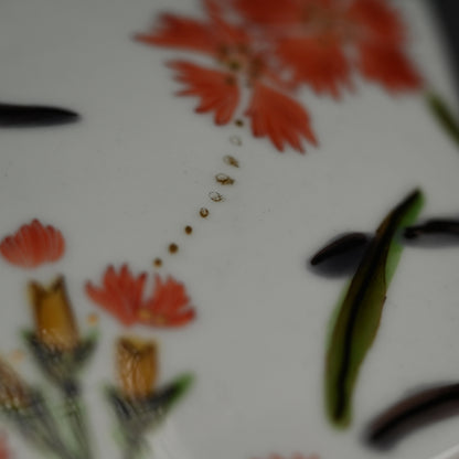 女性作家 ー森恵子のカラフルな磁器箱「色絵撫子文陶箱」