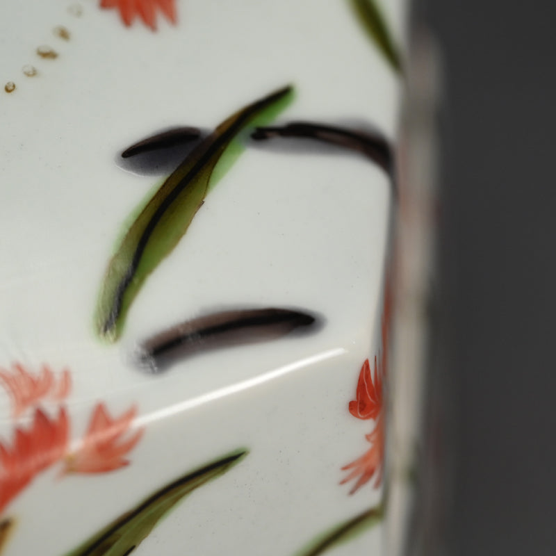女性作家 ー森恵子のカラフルな磁器箱「色絵撫子文陶箱」 / 森恵子