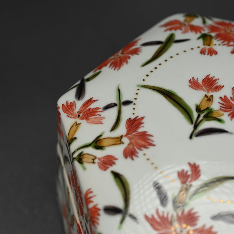 女性作家 ー森恵子のカラフルな磁器箱「色絵撫子文陶箱」