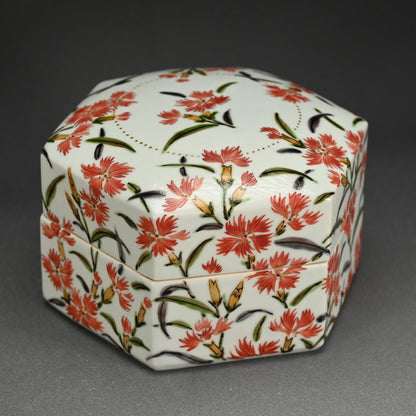 女性作家 ー森恵子のカラフルな磁器箱「色絵撫子文陶箱」