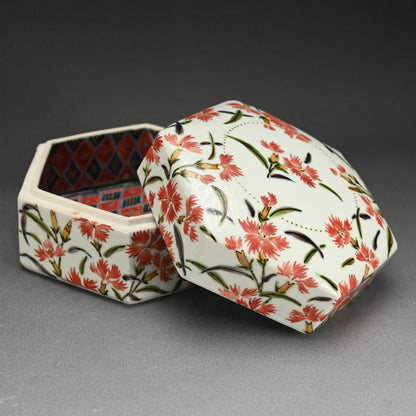 女性作家 ー森恵子のカラフルな磁器箱「色絵撫子文陶箱」
