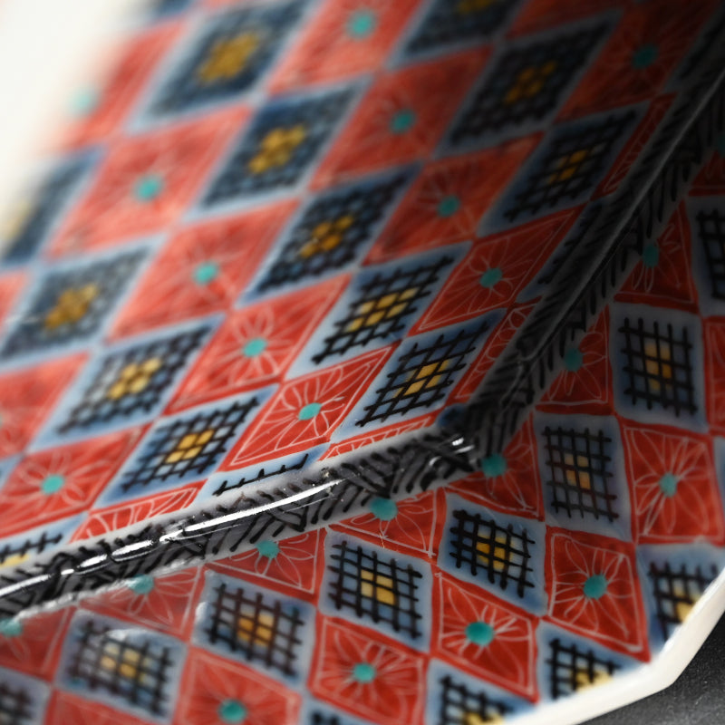 女性作家 ー森恵子のカラフルな磁器箱「色絵撫子文陶箱」