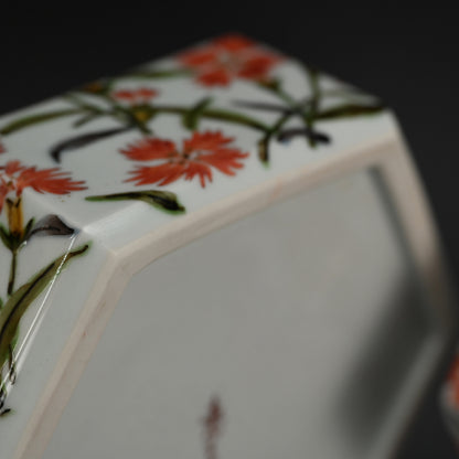 女性作家 ー森恵子のカラフルな磁器箱「色絵撫子文陶箱」