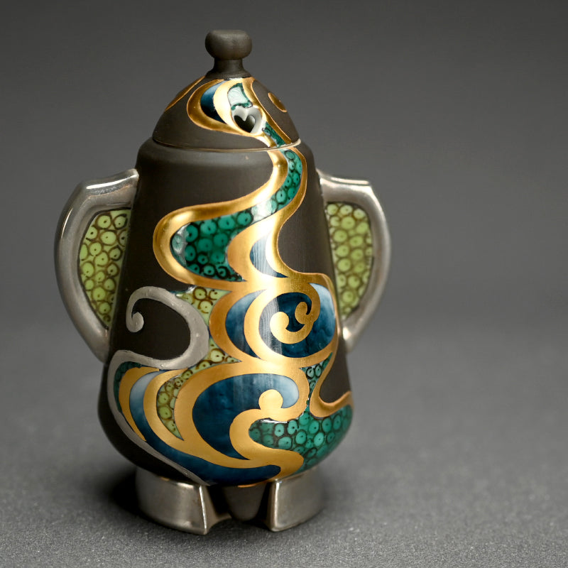 Unusual gold decorated Porcelain Koro ー"純プラチナ彩 流水"