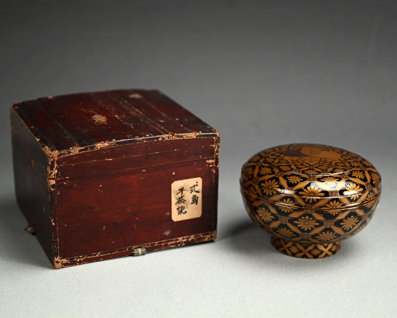 Spectacular Edo period Japanese Covered Lacquer Bowl