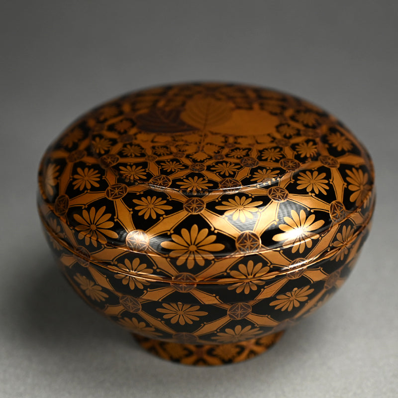 Spectacular Edo period Japanese Covered Lacquer Bowl