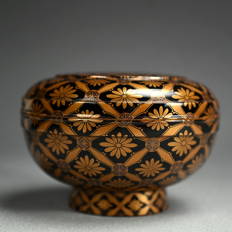 Spectacular Edo period Japanese Covered Lacquer Bowl