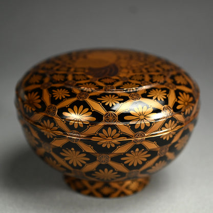 Spectacular Edo period Japanese Covered Lacquer Bowl